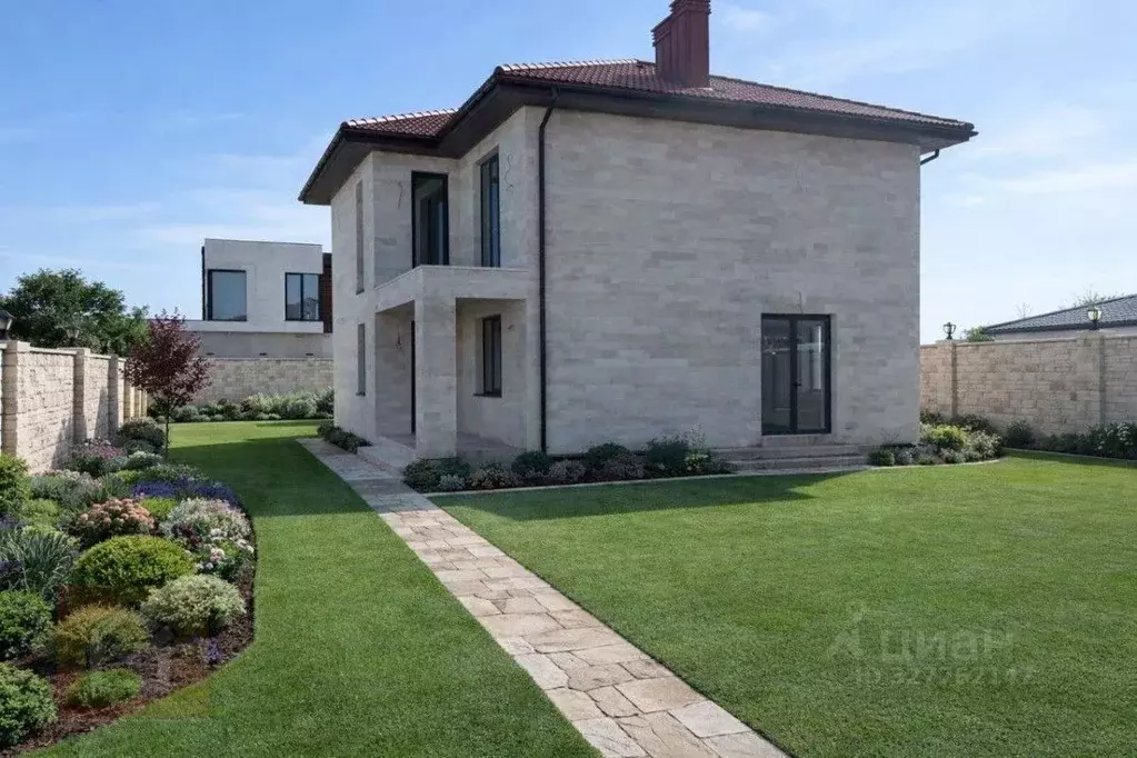 Дом в Севастополь ул. Драгунская, 4 (200 м) - Фото 1