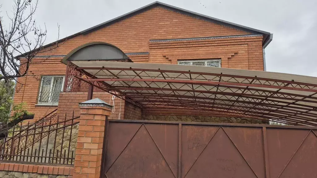 Дом в Краснодарский край, Лабинск проезд Демьяна Бедного (199 м) - Фото 1