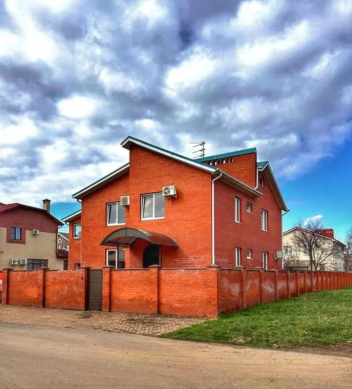 Коттедж в Краснодарский край, Краснодар пер. Палаточный, 15 (261 м) - Фото 0