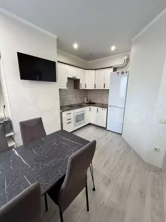 2-к. квартира, 60 м, 15/17 эт. - Фото 0