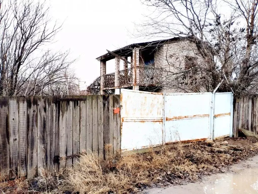 Дом в Волгоградская область, Волжский Исток СНТ, ул. Озерная (80 м) - Фото 0