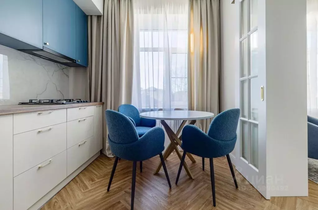 3-к кв. Псковская область, Псков Октябрьский просп., 52 (80.0 м) - Фото 1