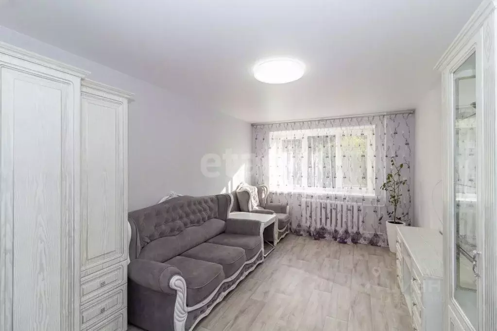 3-к кв. Тюменская область, Тюмень ул. Карла Маркса, 110 (59.7 м) - Фото 1