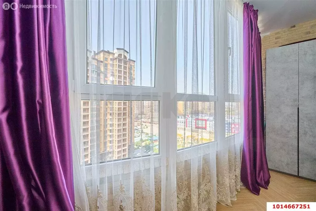 3-комнатная квартира: Краснодар, Конгрессная улица, 27 (86 м) - Фото 1