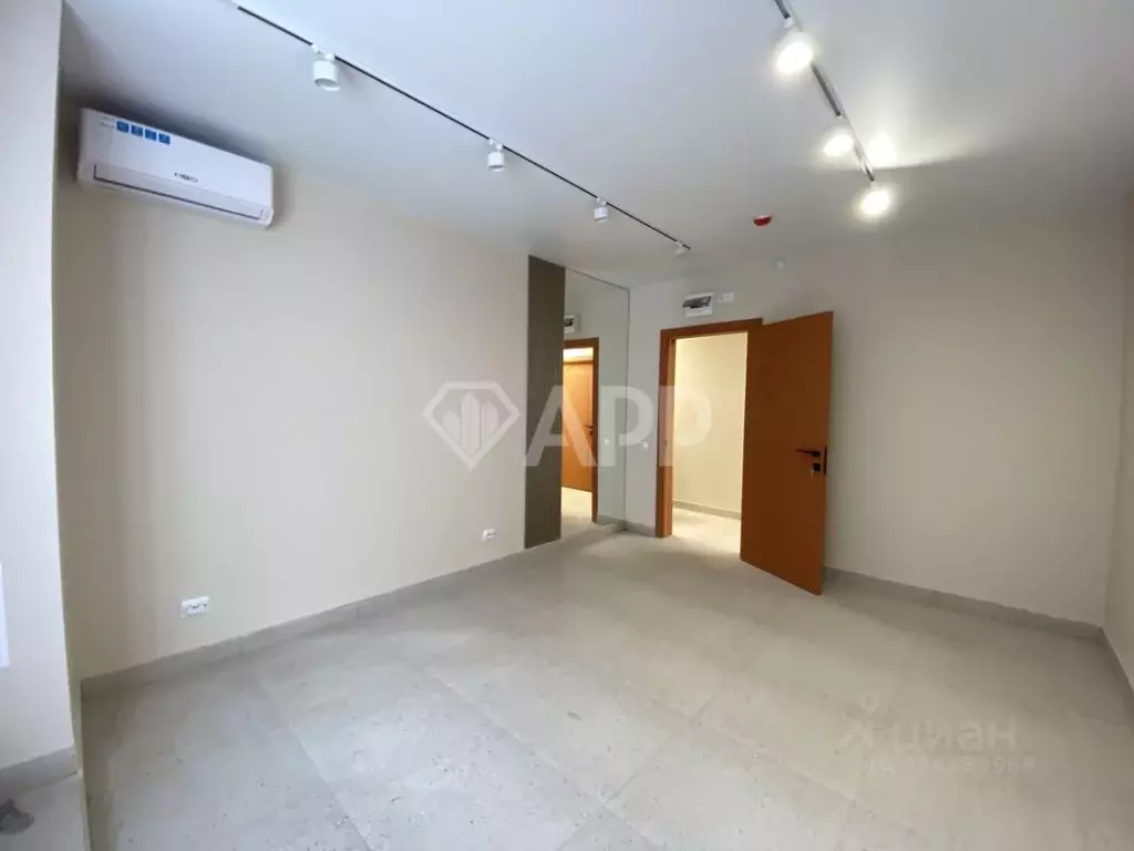 Офис в Татарстан, Казань ул. Адоратского, 8 (15 м) - Фото 2