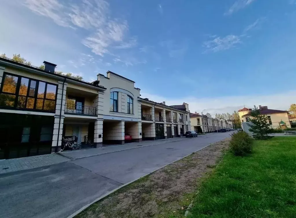 Таунхаус в Санкт-Петербург пос. Репино, Зеленогорское ш., 8к6 (170 м) - Фото 1