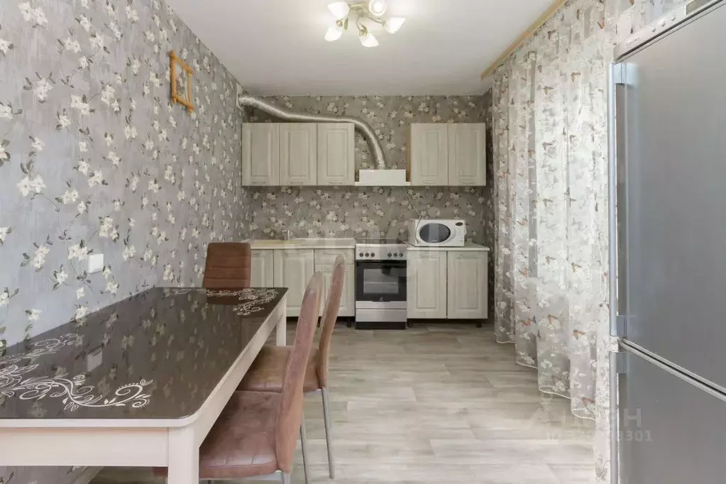 2-к кв. Тюменская область, Тюмень ул. Федюнинского, 62к2 (58.7 м) - Фото 1