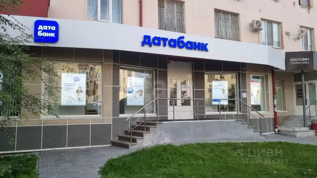 Торговая площадь в Тюменская область, Тюмень ул. Мельникайте, 100 (138 ... - Фото 1