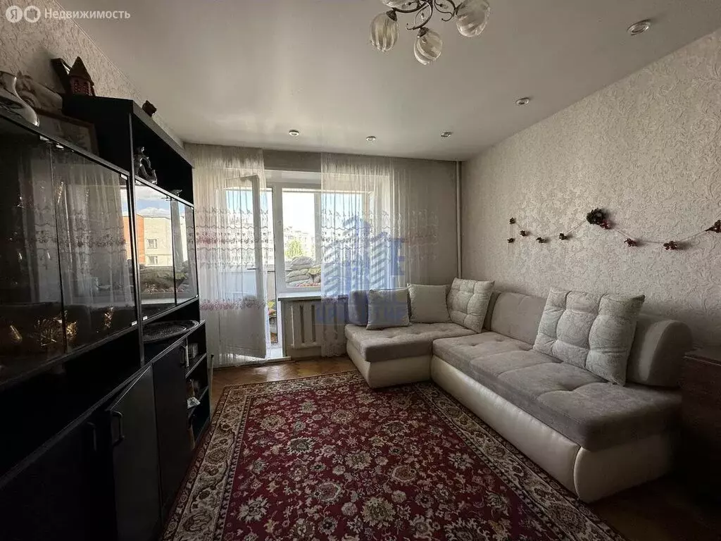 3-комнатная квартира: Чебоксары, улица Кадыкова, 34 (66.6 м) - Фото 1