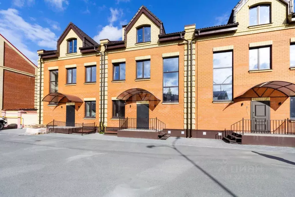 Таунхаус в Тюменская область, Тюмень Фирменная ул. (202 м) - Фото 1