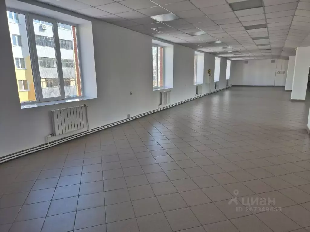 Торговая площадь в Татарстан, Бугульма ул. Нефтяников, 44А (550 м) - Фото 1