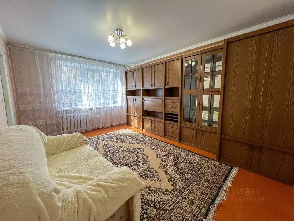 3-к кв. Оренбургская область, Оренбург просп. Гагарина, 62 (60.5 м) - Фото 0