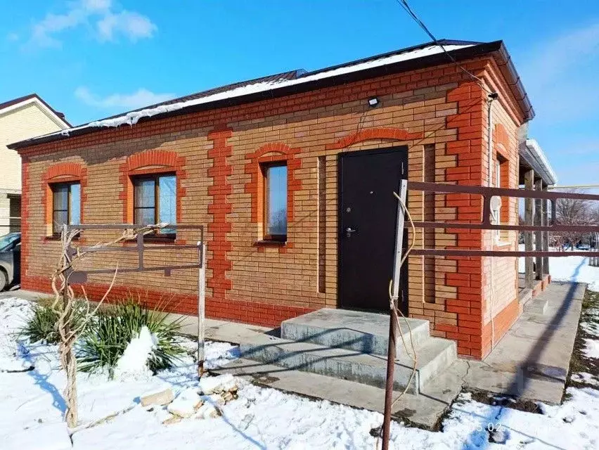 Дом в Ростовская область, Неклиновский район, Новобессергеневское ... - Фото 0