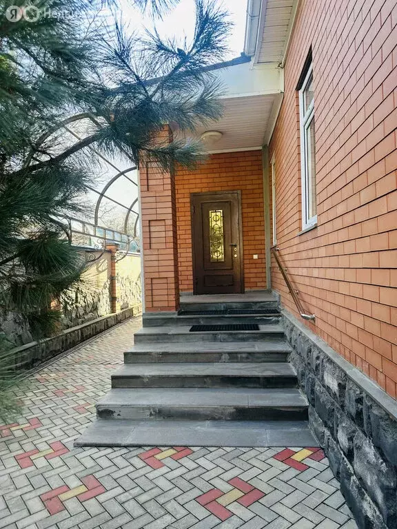 Дом в Ставрополь, улица Сергея Лазо, 134 (250 м) - Фото 1