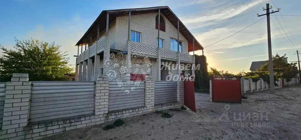 Дом в Волгоградская область, Суровикино ул. Пархоменко (191 м) - Фото 1