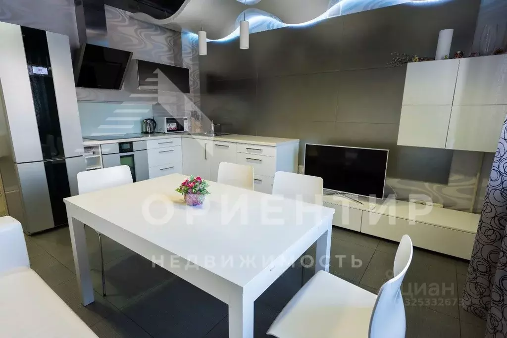 3-к кв. Свердловская область, Екатеринбург ул. Рощинская, 61 (77.0 м) - Фото 2