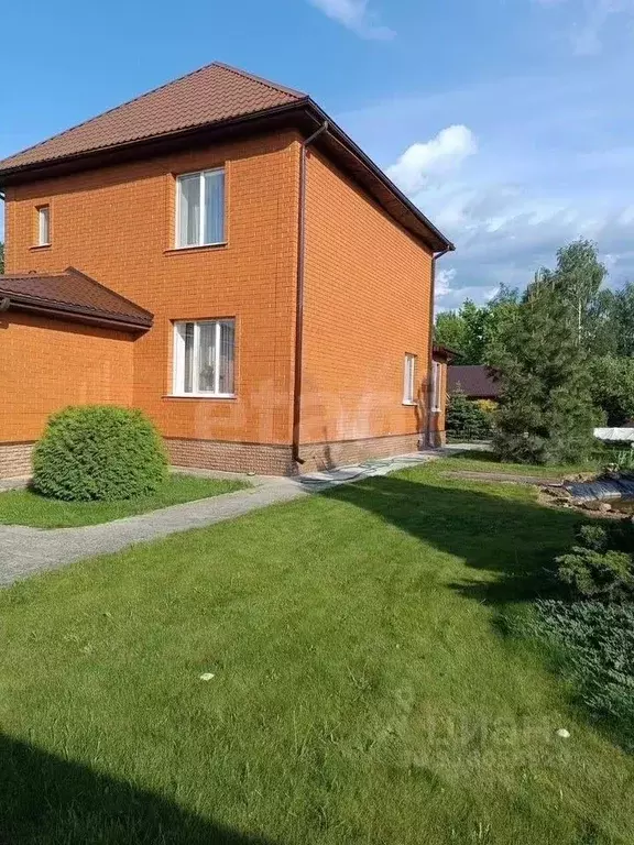 Дом в Белгородская область, Шебекино ул. Титовский Бор, 14 (210 м) - Фото 0