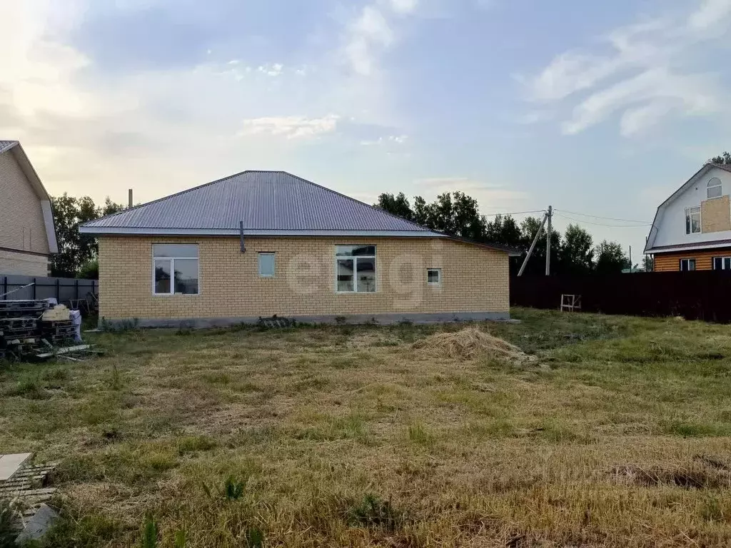 Дом в Омская область, Омский район, с. Усть-Заостровка ул. Центральная ... - Фото 1