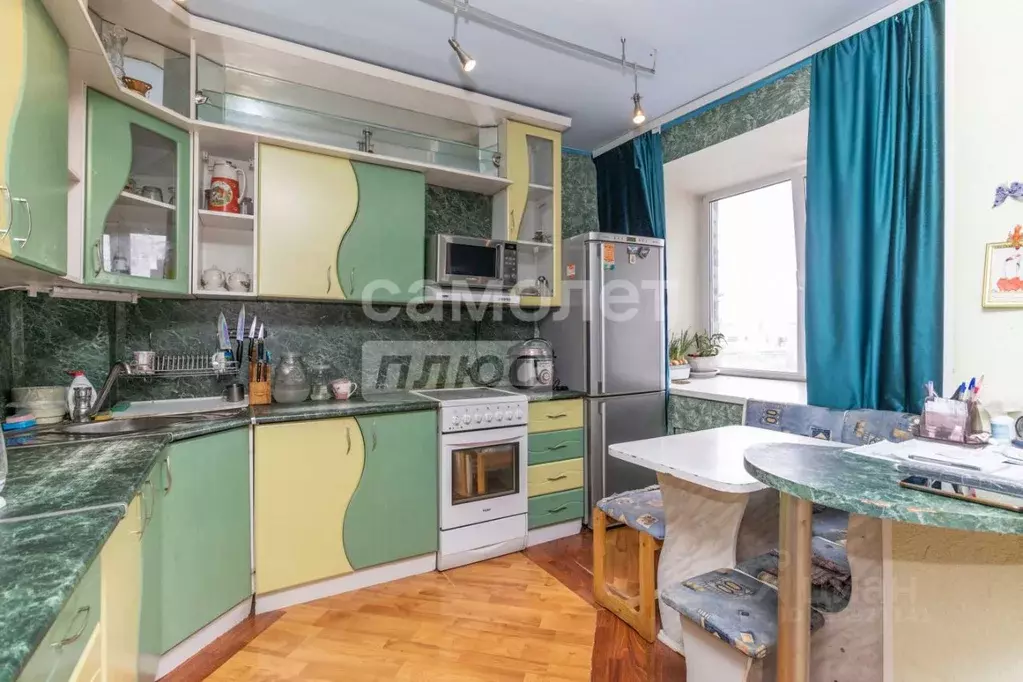 3-к кв. Ханты-Мансийский АО, Сургут проезд Дружбы, 17 (72.0 м) - Фото 0