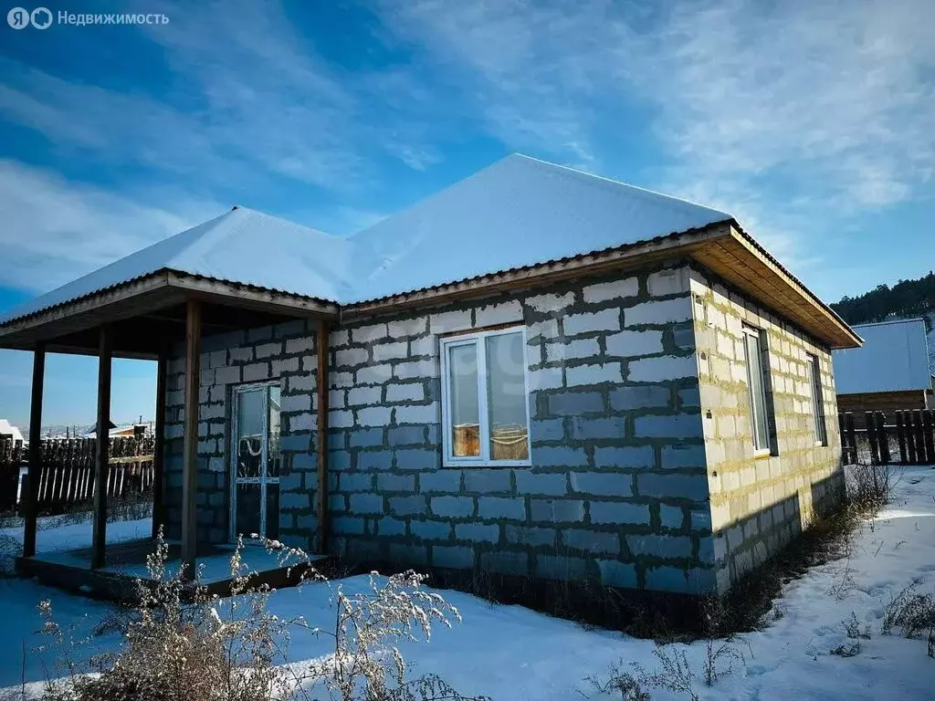 Дом в село Нижний Саянтуй, Тепличная улица (90 м) - Фото 1