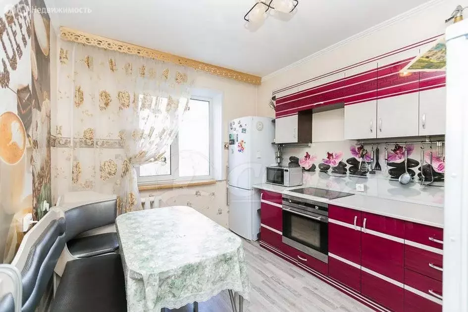 2-комнатная квартира: Тюмень, улица Салтыкова-Щедрина, 55 (73 м) - Фото 2