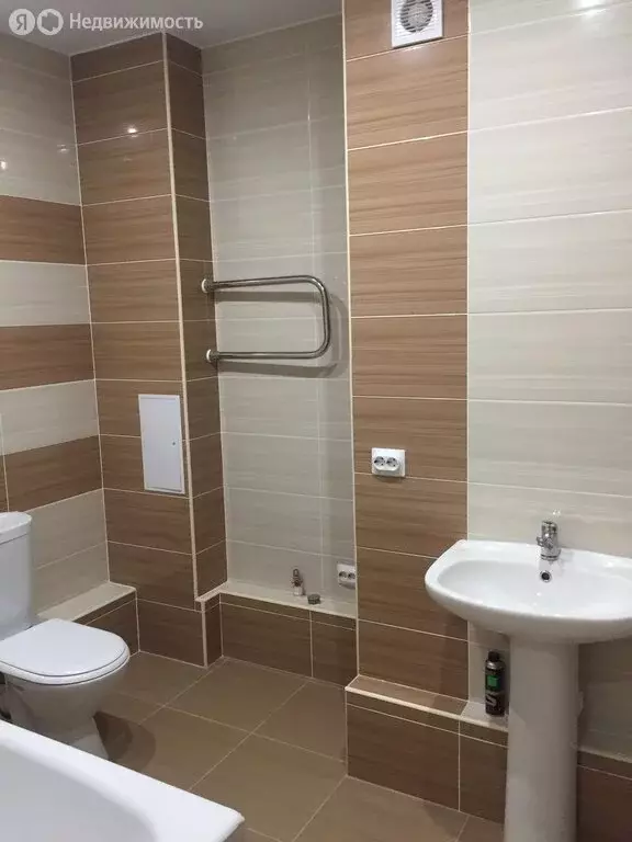 Квартира-студия: Челябинск, улица Молодогвардейцев, 74 (40.9 м) - Фото 1