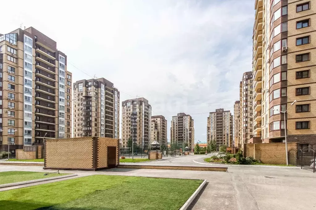3-к кв. Тюменская область, Тюмень ул. Максима Горького, 68к1 (95.9 м) - Фото 0