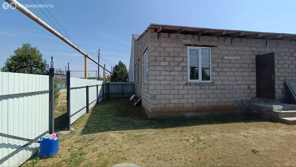 Дом в Кировское сельское поселение, посёлок Кировец, улица Ленина ... - Фото 1