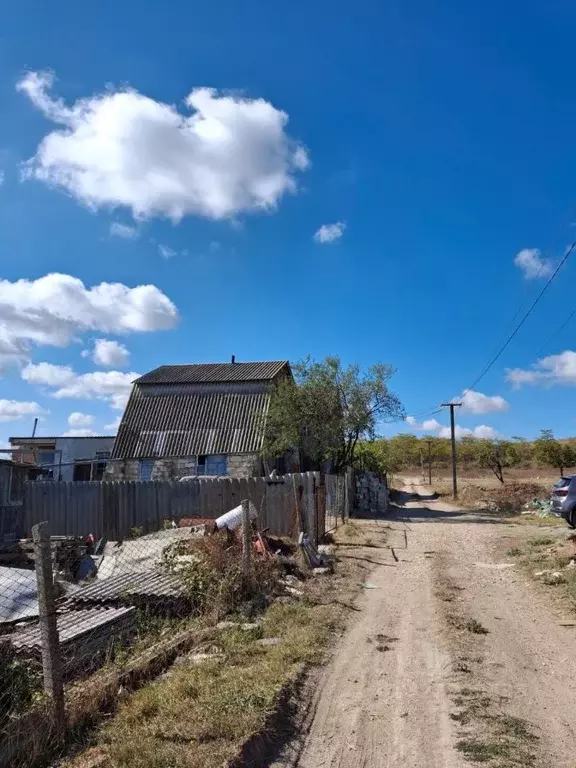 Участок в Крым, Керчь Изобильный СПК, ул. Миндальная (12.0 сот.) - Фото 1