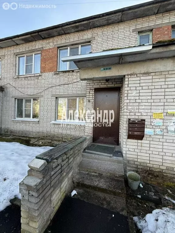 3-комнатная квартира: деревня Малое Карлино, 6 (59.2 м) - Фото 1