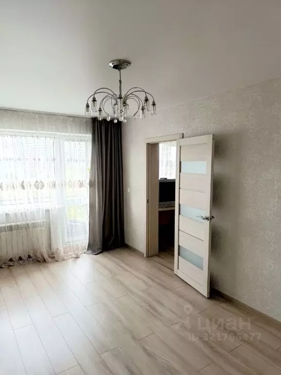 2-к кв. Омская область, Омск просп. Космический, 65 (44.7 м) - Фото 1