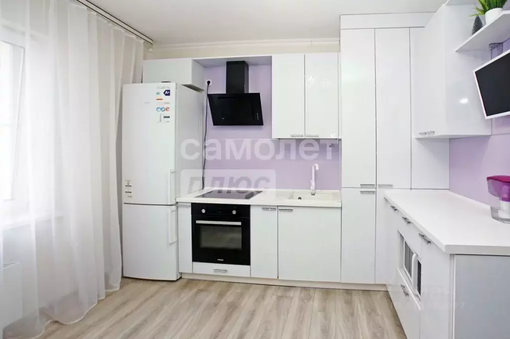 3-к кв. Омская область, Омск просп. Космический, 14Бк4/1 (79.0 м) - Фото 1