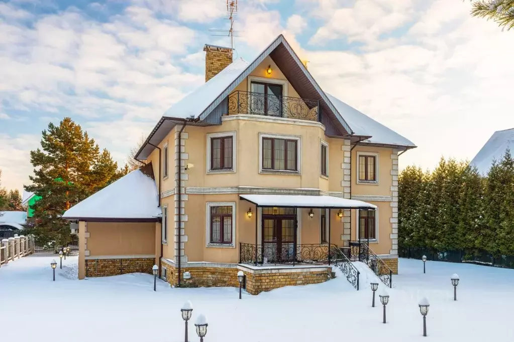 Дом в Калужская область, Жуков ул. Рогачева, 1 (250 м) - Фото 0