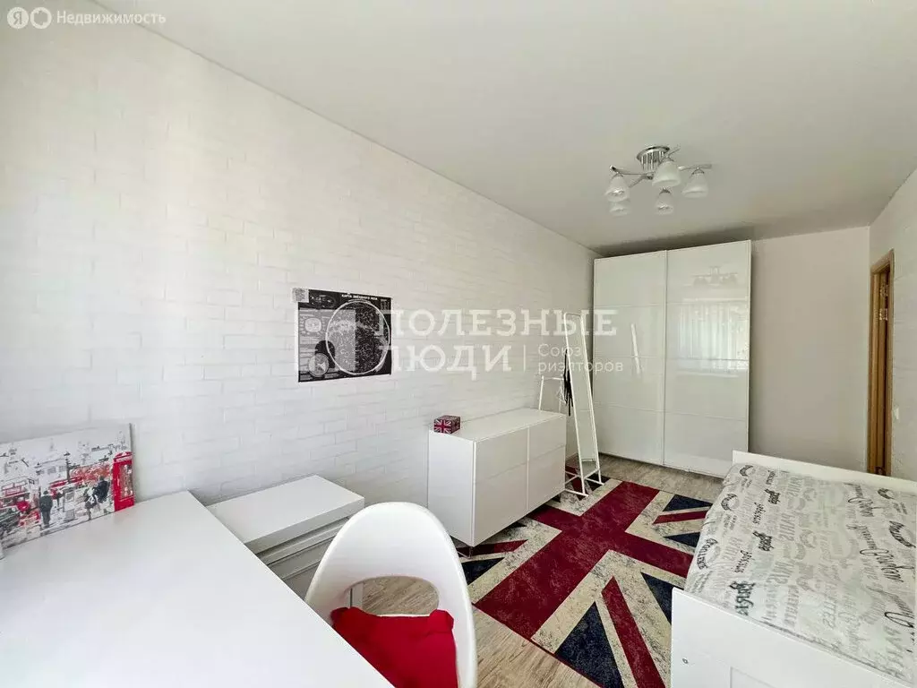 3-комнатная квартира: Чайковский, улица Ленина, 64 (62.4 м) - Фото 0