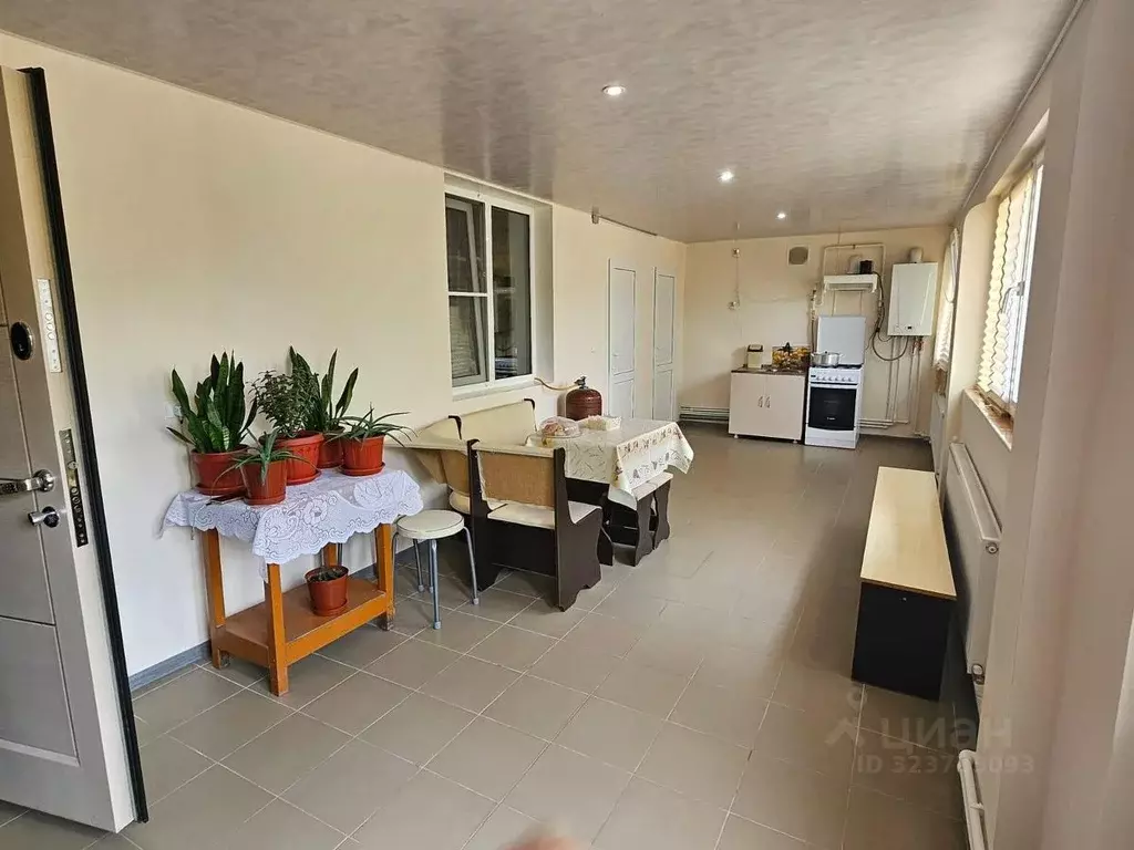 Дом в Крым, Ленинский район, с. Уварово ул. Садовая, 35 (95 м) - Фото 1