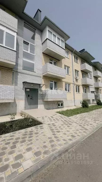 2-к кв. Краснодарский край, Кореновск ул. Таманская, 3к2 (72.7 м) - Фото 0
