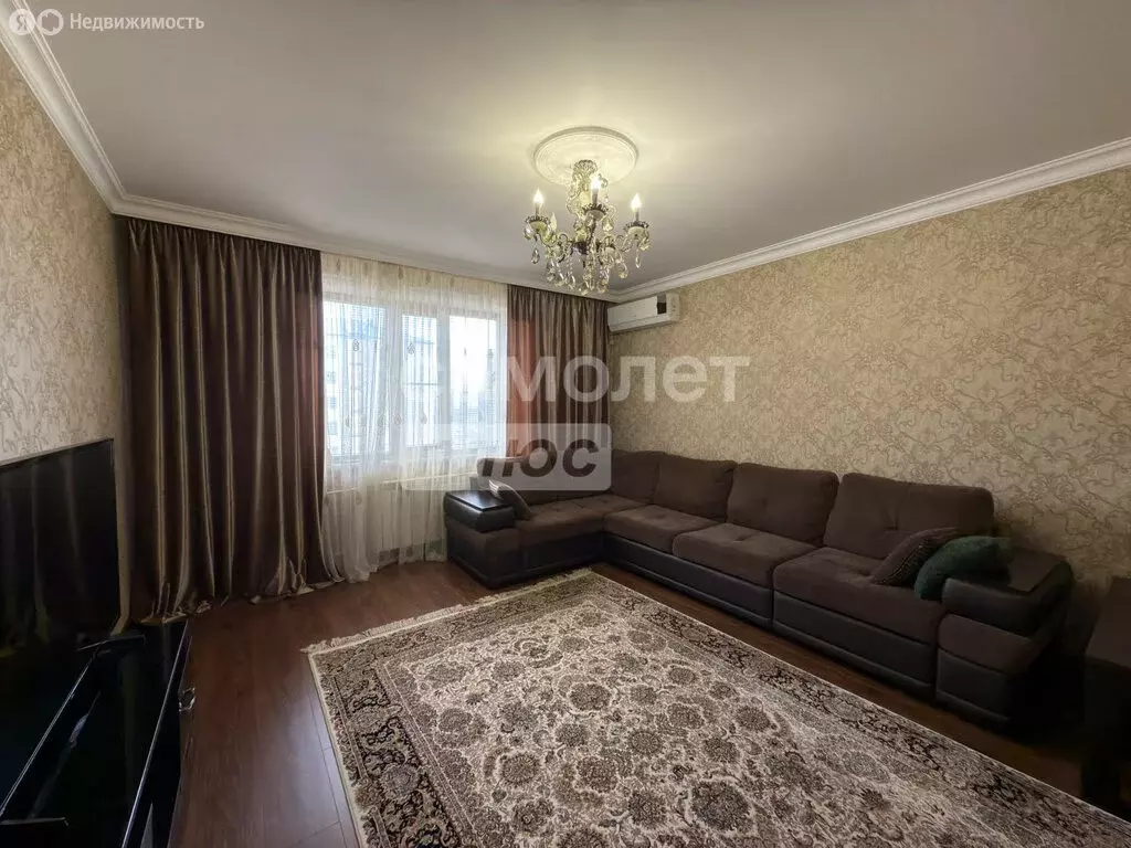 3-комнатная квартира: Каспийск, улица Амет-хан Султана, 26 (93 м) - Фото 1