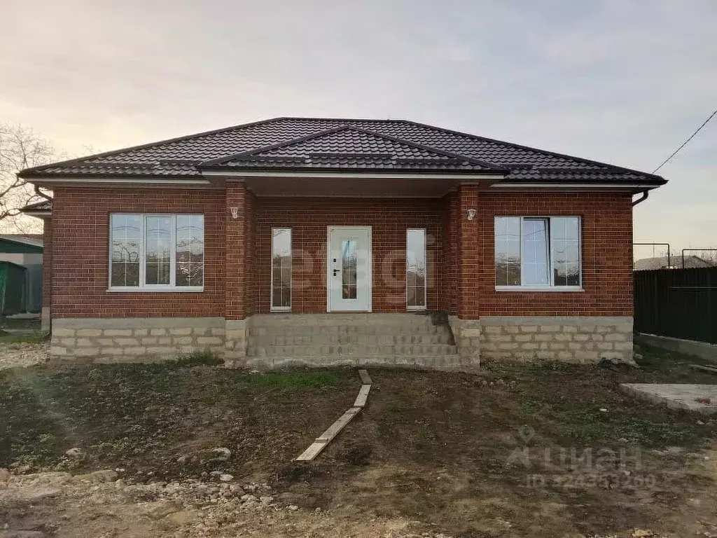 Дом в Ставропольский край, Михайловск Шпаковский район, Октябрьская ... - Фото 1