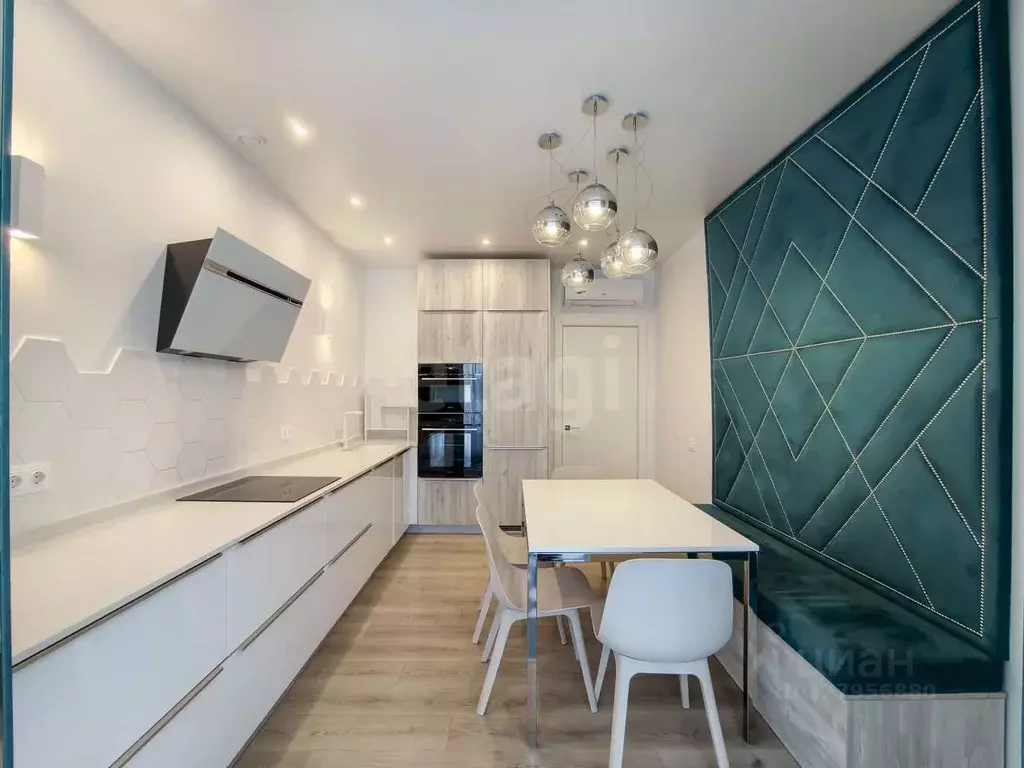 3-к кв. Тюменская область, Тюмень ул. Федюнинского, 30к1 (82.5 м) - Фото 1