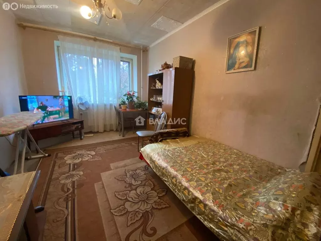 3-комнатная квартира: посёлок городского типа Белоомут, улица ... - Фото 0