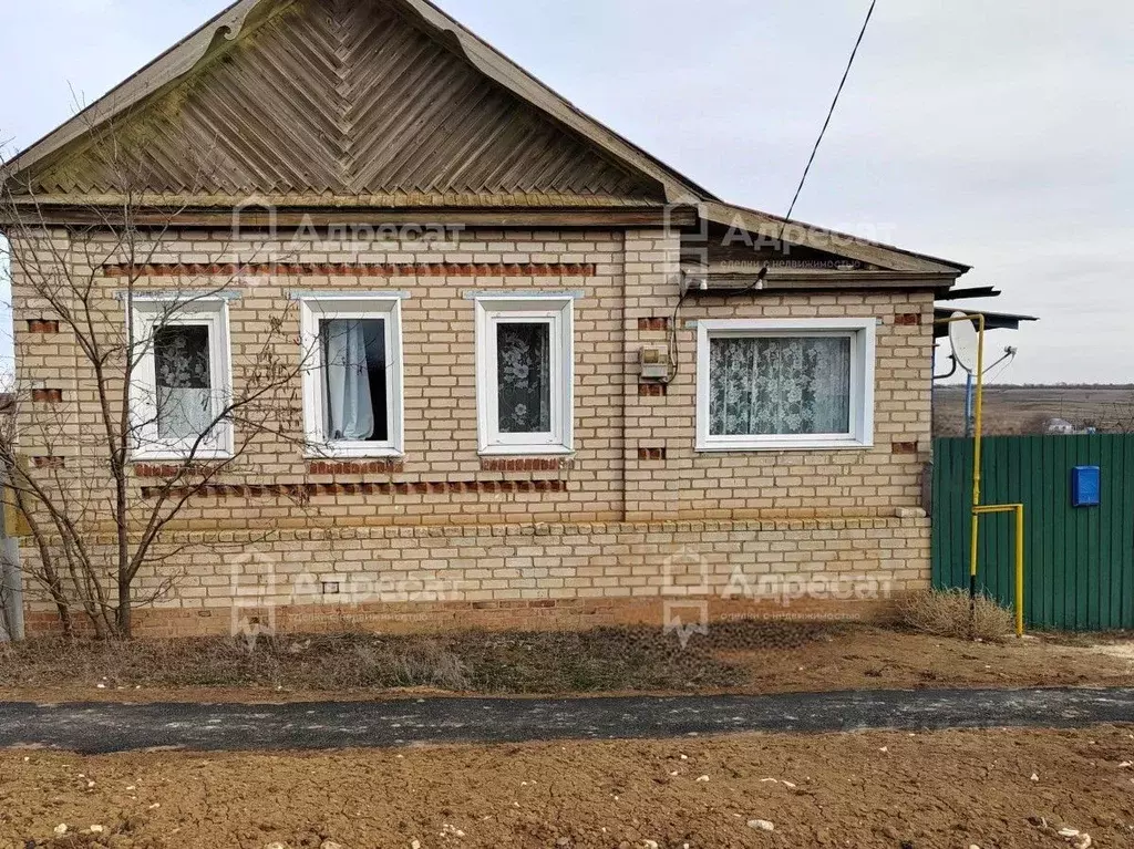Дом в Волгоградская область, Дубовский район, Лозновское с/пос, с. ... - Фото 1