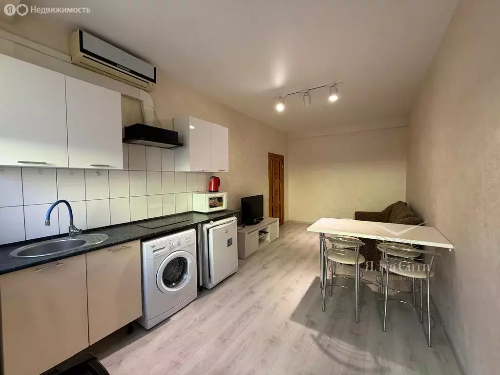 2-комнатная квартира: Ялта, Красноармейская улица, 35 (74.2 м) - Фото 1