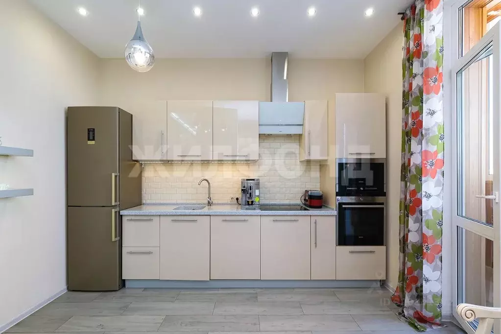 2-к кв. Новосибирская область, Новосибирск ул. Романова, 25 (74.0 м) - Фото 1