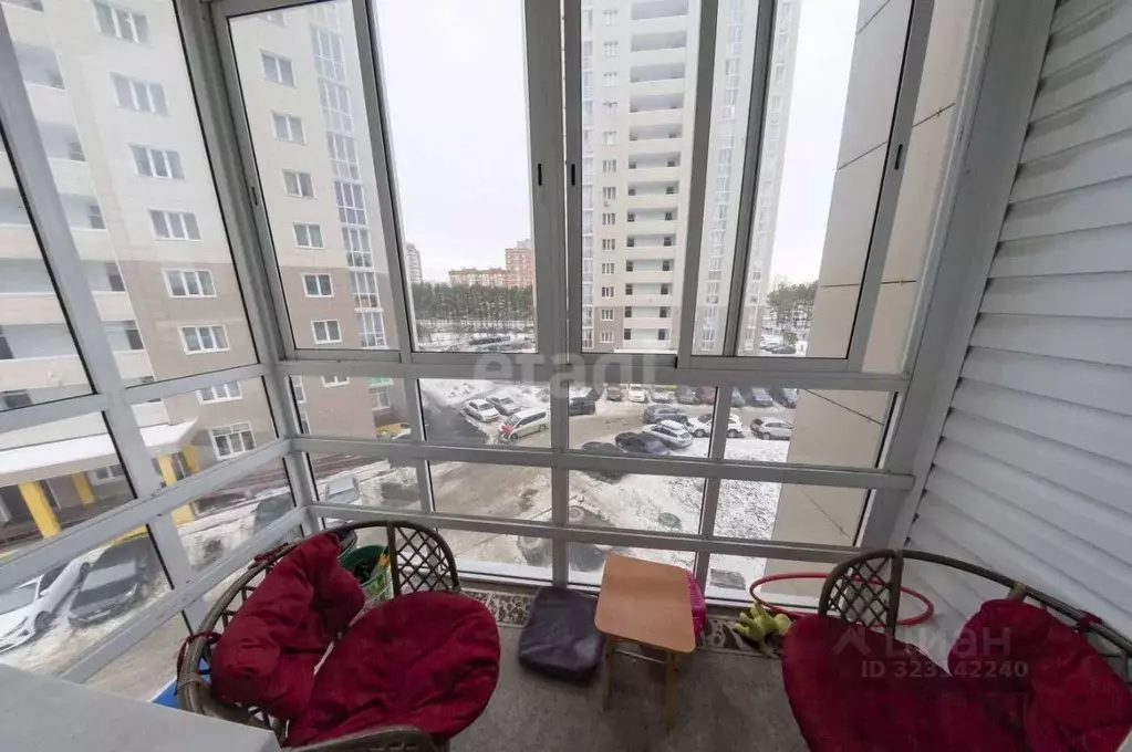 3-к кв. Кемеровская область, Кемерово просп. Шахтеров, 74Б (86.4 м) - Фото 0