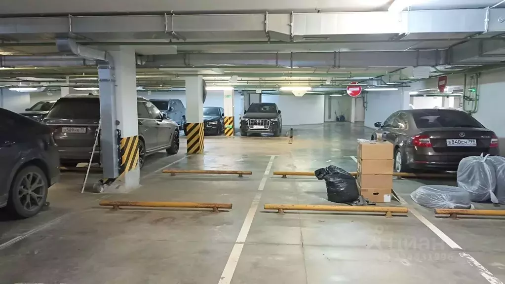 Гараж в Московская область, Химки Маяк жилой комплекс (13 м) - Фото 1