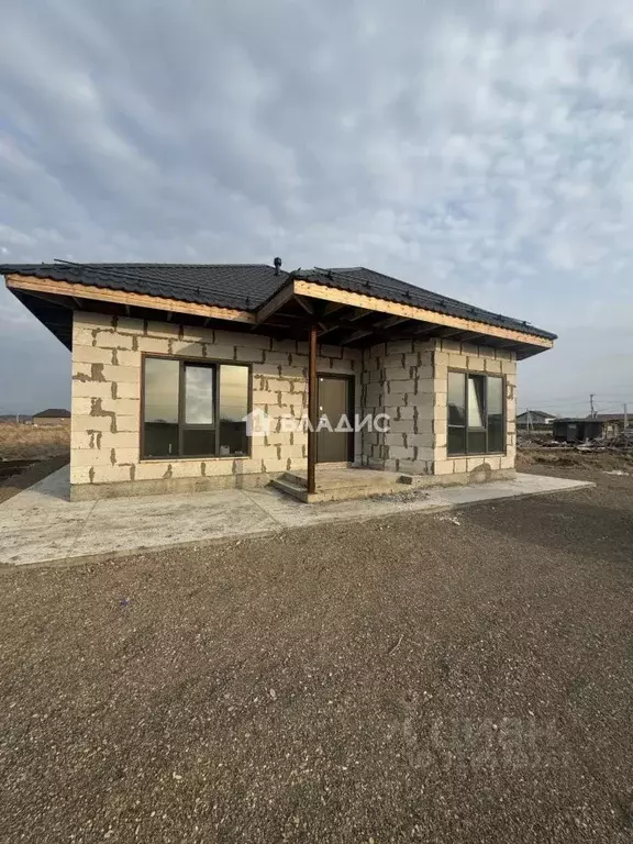 Дом в Приморский край, Уссурийский городской округ, с. Воздвиженка ул. ... - Фото 1