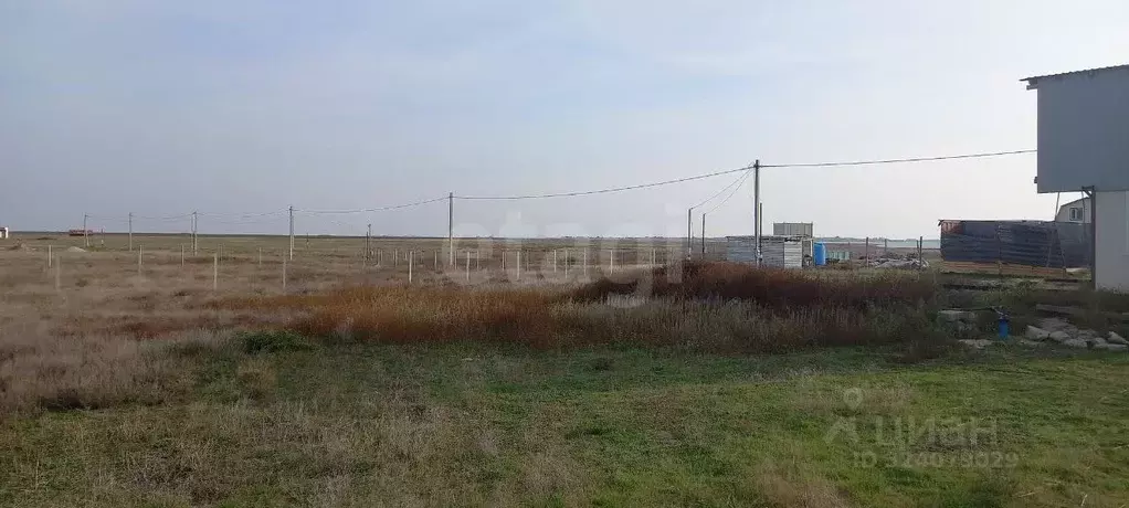 Участок в Крым, Сакский район, Штормовское с/пос, с. Крыловка  (10.0 ... - Фото 2