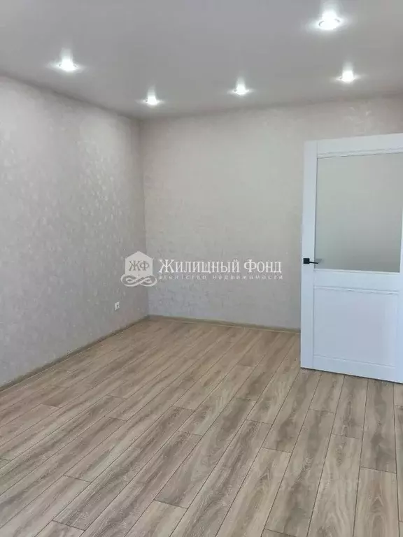 1-к кв. Курская область, Курск просп. Вячеслава Клыкова, 54 (37.5 м) - Фото 2