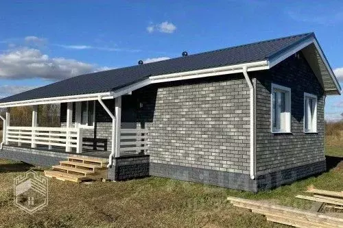 Дом в Новгородская область, Новгородский район, Ракомское с/пос, д. ... - Фото 1