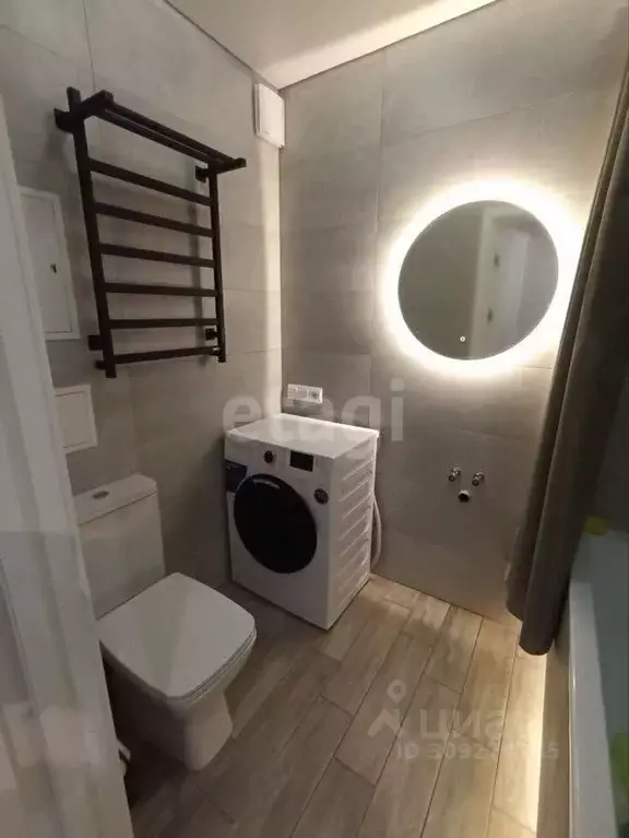 3-к кв. Крым, Армянск Имени Генерала Васильева мкр, 24 (58.4 м) - Фото 1